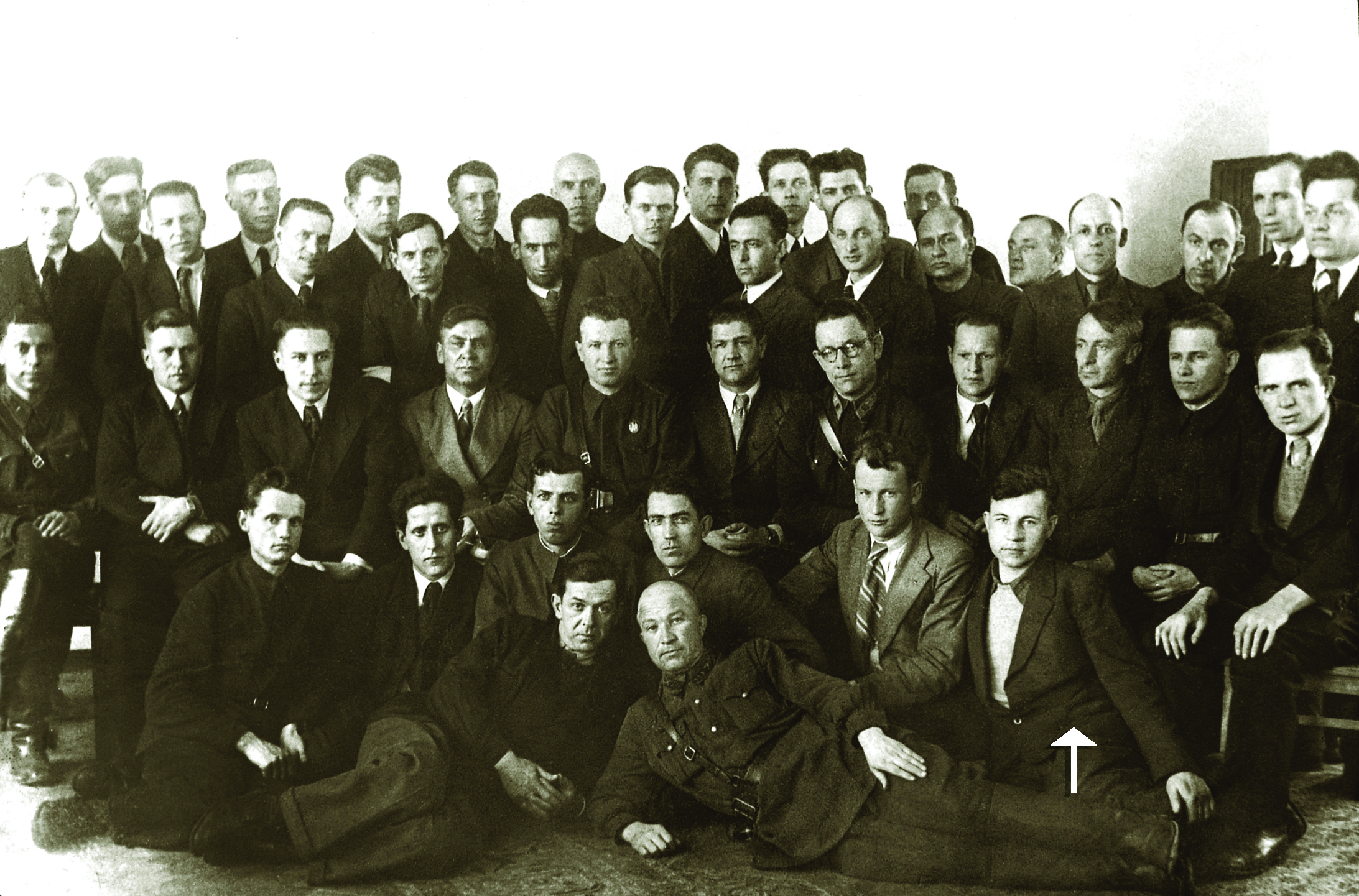 Руководство завода № 33; Полянский сидит справа. Источник фото: ОДК-СТАР.